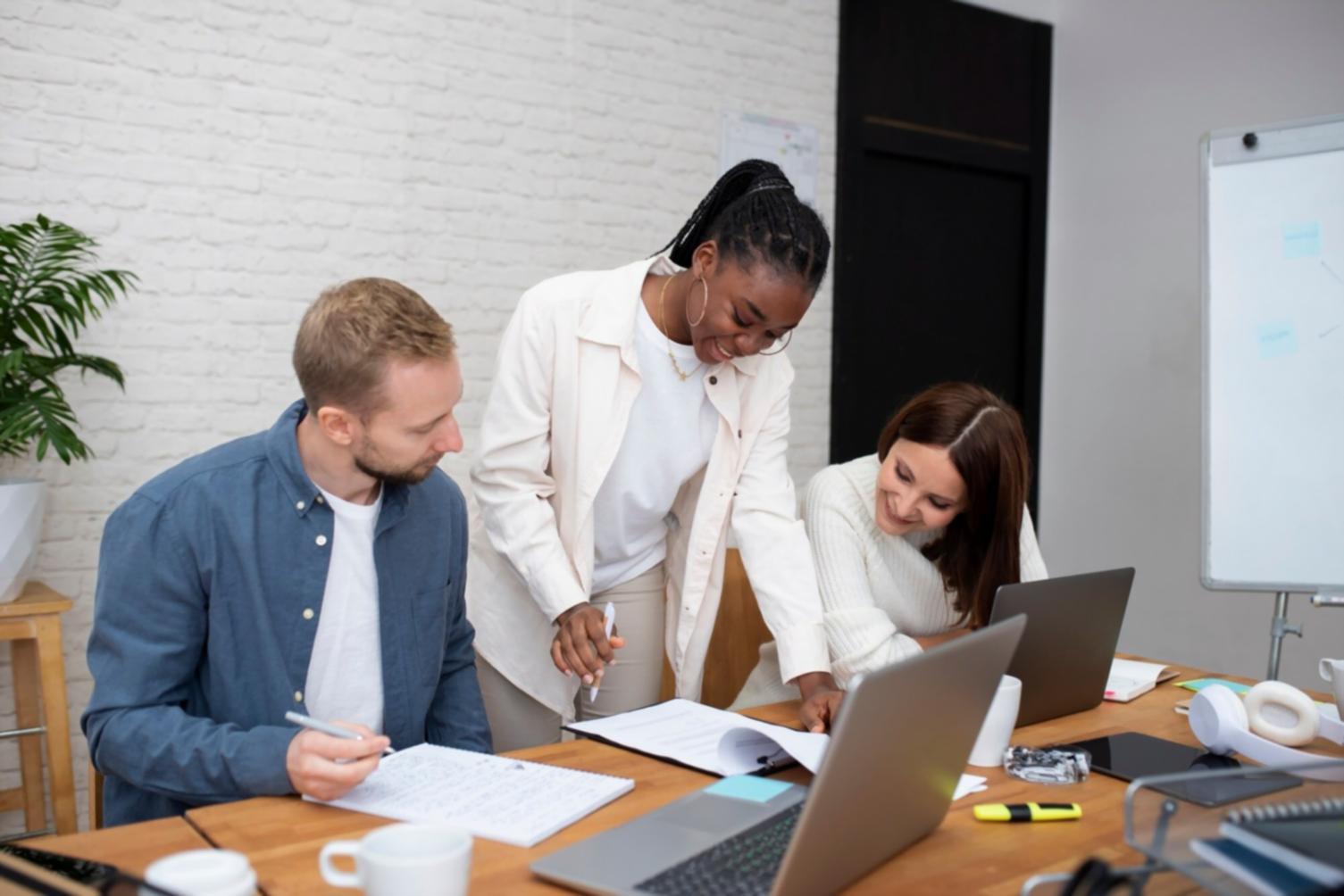 Herramientas de análisis financiero y reportes corporativos